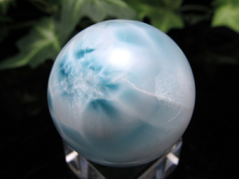 バイヤー厳選 水面のような模様が美しい 4A 極上ラリマー 丸玉 K9台座付き 重さ50g φ32mm ドミニカ共和国産