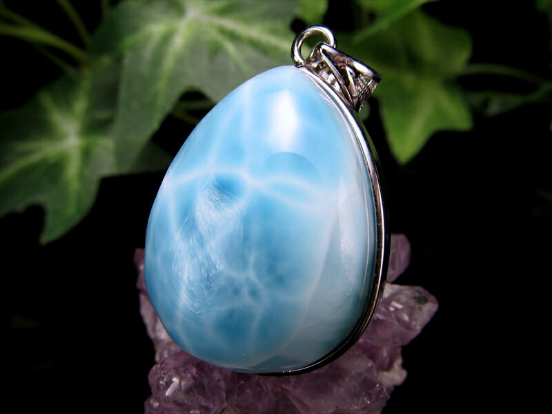 水面のような美しい模様 ラリマー ブルーペクトライト ペンダントトップ 石サイズ縦約23mm 約11g 愛と平和の象徴 カリブ海の宝石 水面のような美しい模様