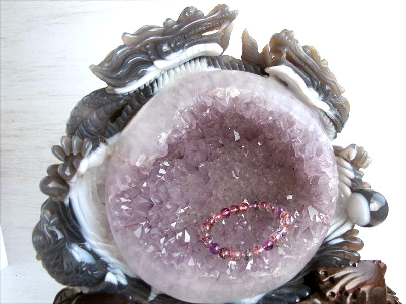 至高の龍神彫刻 笑口瑪瑙 玉持ち龍神 龍彫刻置物 重さ11636g 高さ320mm 専用木製台座付き メノウ アゲート ジオード 瑪瑙&水晶 福運をもたらす笑顔の石