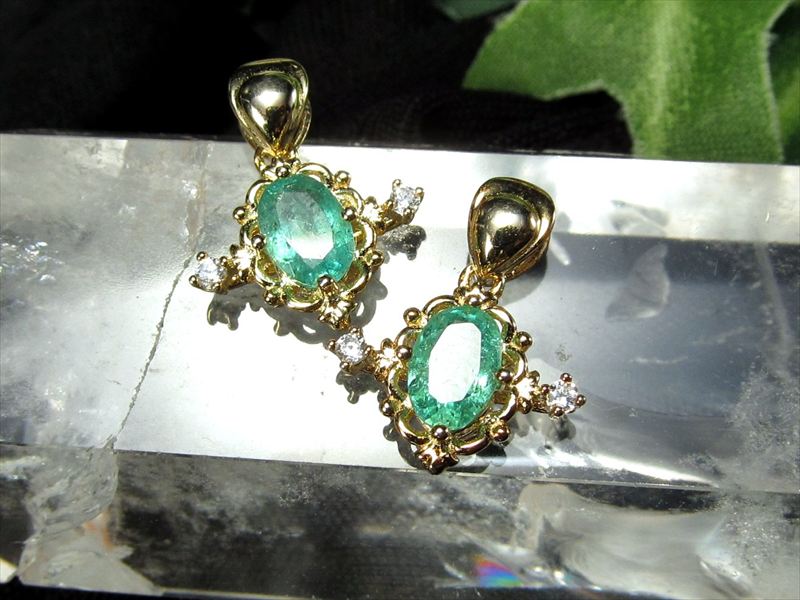 超透明宝石質5A エメラルド 翠玉 ペンダントトップ オーバルカット ゴールドタイプ 1個売り 石サイズ縦約6.0mm Silver925 ジルコニア装飾タイプ