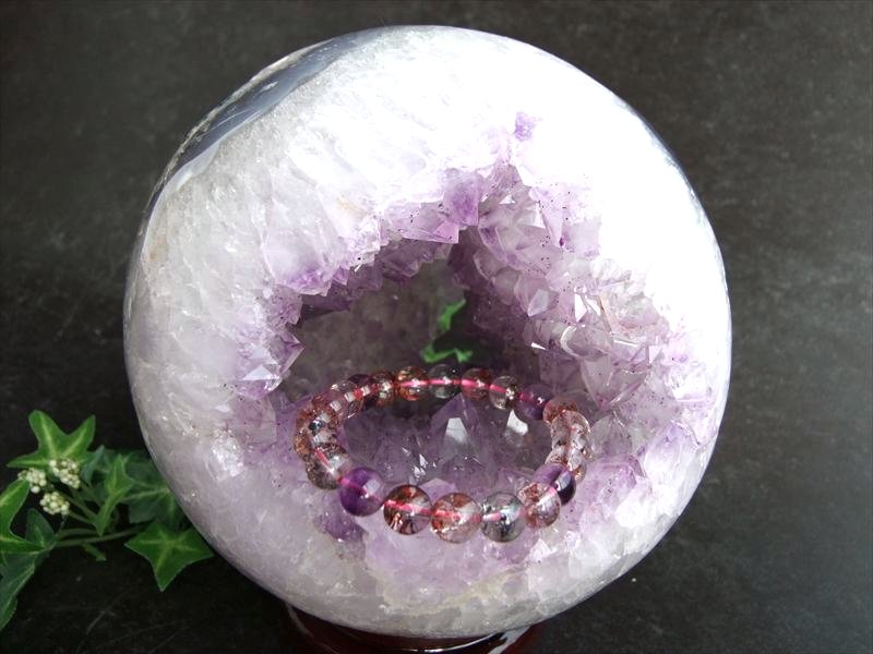 店頭展示中 ブレスの浄化も出来る特大サイズ 笑口 メノウ アゲート 丸玉 専用台座付 直径 150mm 重さ 3844g 大きな口でにっこり 運気&財運上昇のお守り