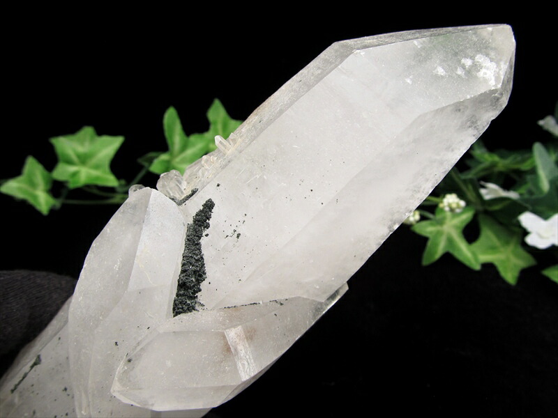 山型ファントム入り ヒマラヤ産 水晶 結晶原石 専用木製台座付 重さ 563g ヒマラヤの神々しき息吹を宿して ファントムの層が増幅する 清冽なエネルギー 1点物