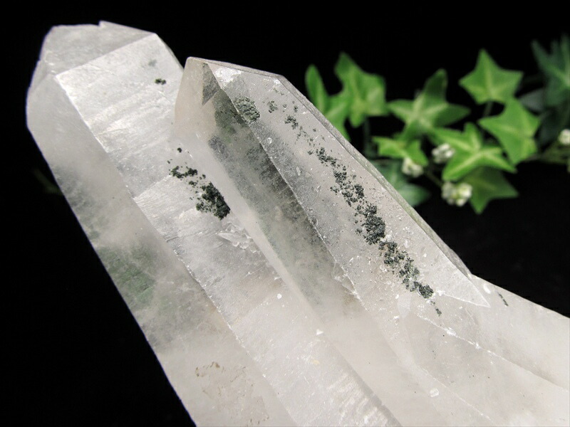 山型ファントム入り ヒマラヤ産 水晶 結晶原石 専用木製台座付 重さ 710g ヒマラヤの神々しき息吹を宿して ファントムの層が増幅する 清冽なエネルギー 1点物