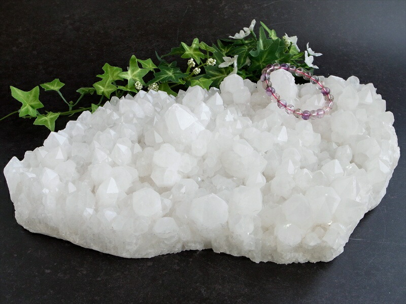 店頭展示中 特大サイズ 大量ブレスレット浄化に最適 水晶 クラスター 専用木製台座付 最大幅約210mm 重さ5140g 最高級 浄化 清らかな力をもつ全能の石 一点物