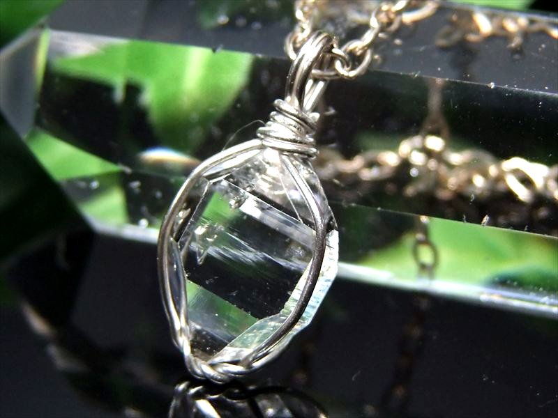 Lサイズ ハーキマーダイアモンド 結晶原石 ワイヤーラップペンダントトップ 1個売り 重さ約2.0g前後 神秘的な『夢見の石』 アメリカ ニューヨーク州