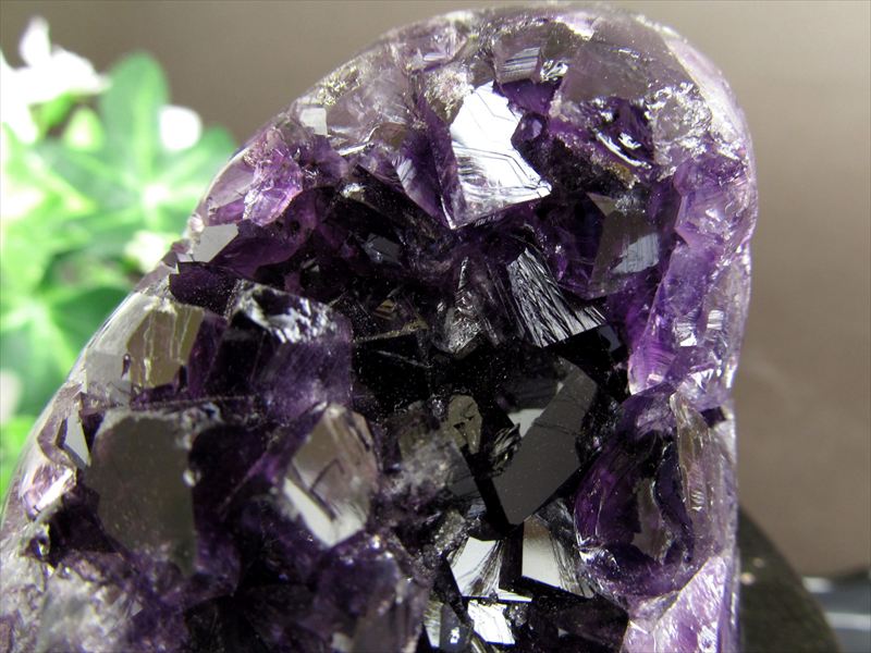 S級 アメジスト クラスター スタンドタイプ 台座込みの高さ96mm 重さ421g 愛の守護石 紫水晶 専用木製台座付 1点物 ウルグアイ産 パワーストーン 天然石