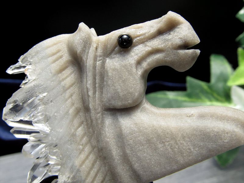 2026年の干支 メノウ 瑪瑙 馬 彫刻置物 1個売り 幅約49mm-70mm前後 重さ約25g-51g前後 縁起物 成功運 出世運 勝負運 強力な邪気払い、魔除けの石