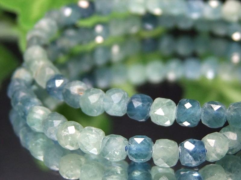 MIXカイヤナイト 藍晶石 キューブカットブレスレット 約4.5mm×41珠前後 美しいブルー×グリーンカラー 人生の岐路での決断に役立つ石 ブラジル産