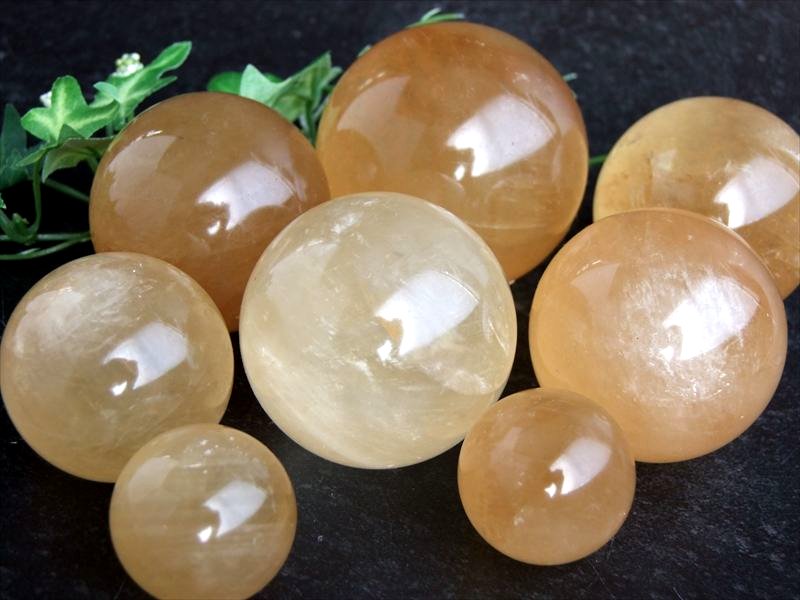 希少3A ゴールデンカルサイト 丸玉 直径約51mm-53mm 透明感抜群 美麗 つやつや シラーや虹入りも 繁栄と成功の象徴 メキシコ産 パワーストーン 天然石