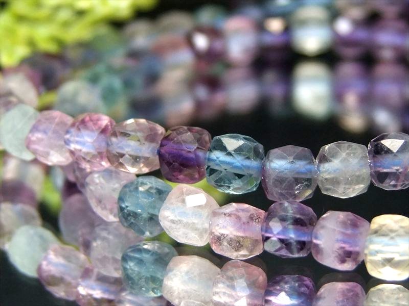 マルチカラーフローライト キューブカット ブレスレット 幅約5mm-5.5mm コスパ抜群 寒色カラーフローライト 美しい蛍石 天才の石 アメリカ産 パワーストーン