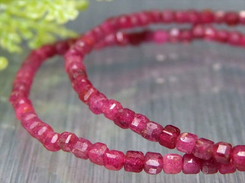 ルビー キューブカット ブレスレット 約3mm前後 勝利と情熱を象徴する石 珍しいキューブカット 7月の誕生石 ミャンマー産 パワーストーン 天然石