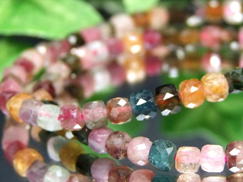 MIXトルマリン キューブカット ブレスレット 幅約4mm-4.5mm コスパ抜群 落ち着きある濃色MIXカラー トルマリンの魅力満載 聖なるひらめきを与える石