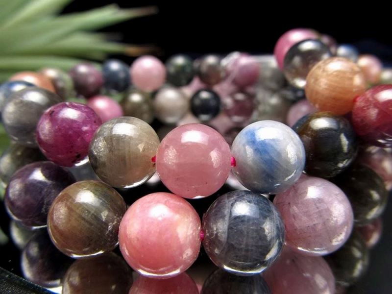 AA+ MIXコランダム ブレスレット 9mm-9.5mm×22珠前後 シックなMIXカラー 大人気のサファイア&ルビー入り 富を引き寄せる石 幸運の守護石 スリランカ産