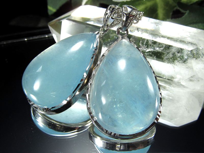 上質クリアブルー アクアマリン ぷっくりドロップ型 ペンダントトップ 1個売り 石の重さ約7g-9g 透明感抜群 幸せな結婚の象徴 美しい若さと幸せな喜びの象徴