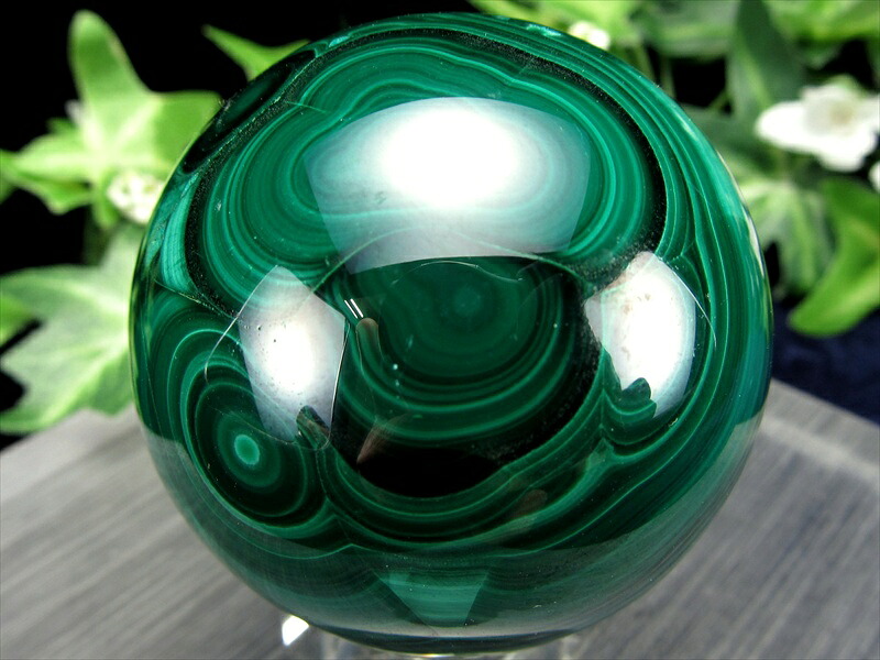 流動的な模様くっきり マラカイト丸玉 台座付 直径約47mm 重さ239g 美麗繊細模様 濃厚グリーン 魔除け 肉体と精神を癒す石 一点物 コンゴ産 パワーストーン