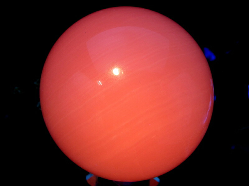 大人気の妖艶なピンク色発光スフィア ピンクカルサイト マンガノカルサイト 丸玉 直径59.5mm 重さ308g 愛する能力を高める石 ペルー産 パワーストーン 天然石