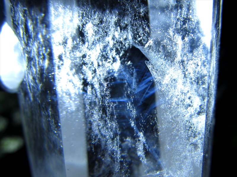 ウィンドウ・ラダー入り 天然 水晶 ポイント 六角柱 専用木製台座付 台座有りの高さ125mm 重さ348g 極上超透明 浄化 インテリア一点もの ブラジル産