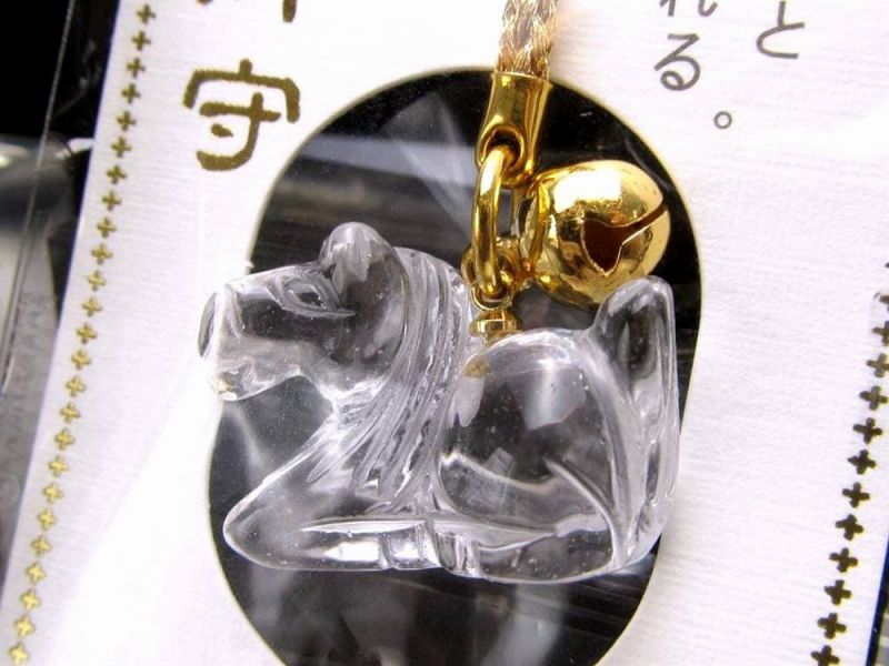 鈴付き 午 うま 水晶 ストラップ 石サイズ幅約25mm 1個売り 運気アップ 縁起の良いゴールドカラー お守りや贈り物に 全てを浄化し活性化させる万能ストーン