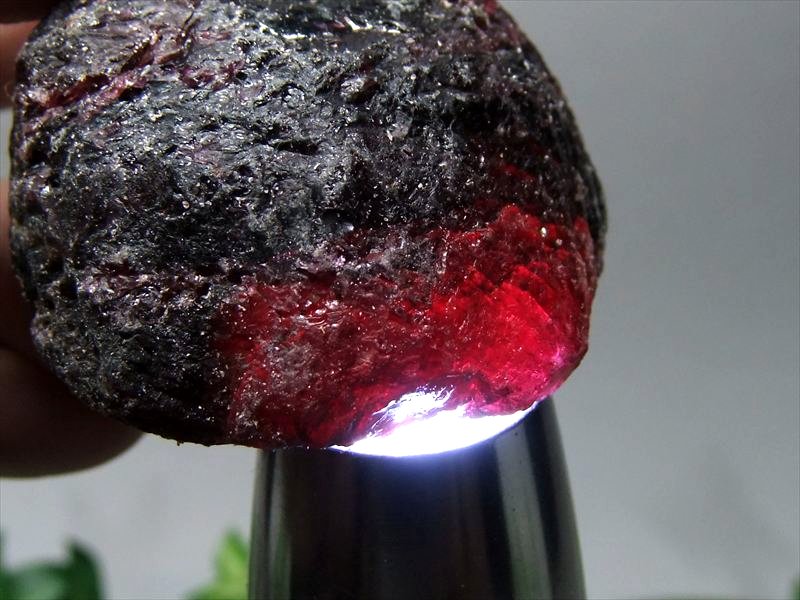 努力が実る石 ガーネット ナチュラル原石 1個売り 160g-180g 深紅の輝き 大人気のナチュラルタイプの天然石 柘榴石 1月誕生石 ロードライト&アルマンダイン