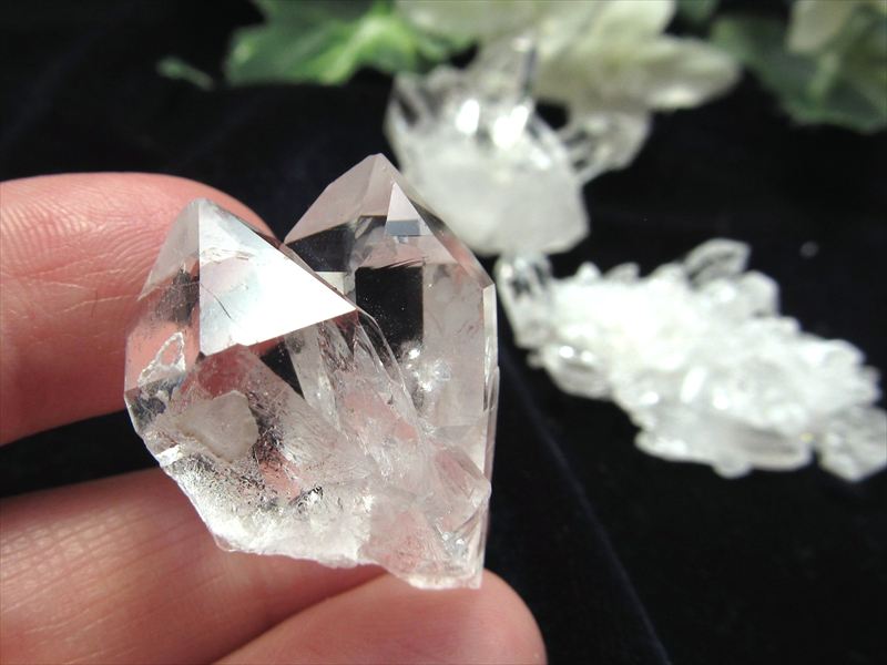 大特価 4A+ 現地画像有り トマス産 超透明水晶 クラスター SSサイズ 1個売り 4cm×4cmの箱に入るミニクラスター 透明度抜群 最高級 浄化 ブラジル