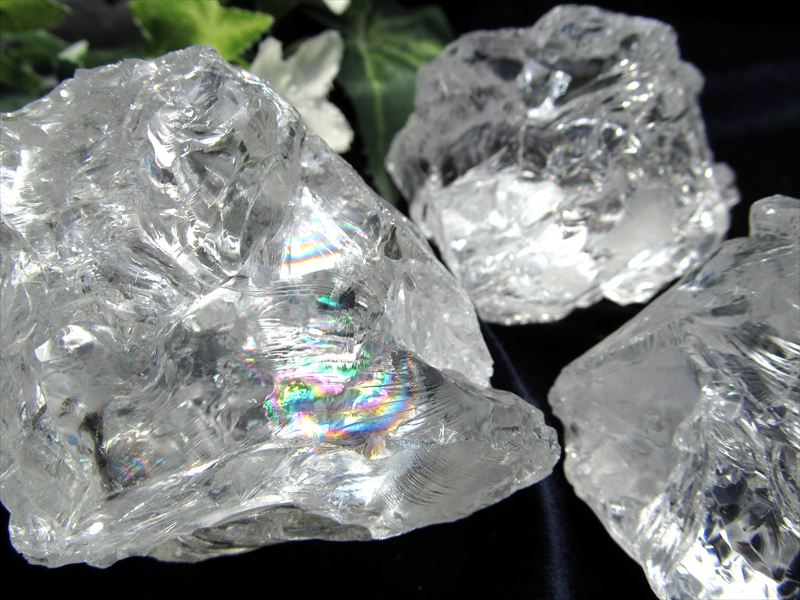 虹たっぷり 水晶原石 アイスデビル ロッククリスタル原石 1個売り約30g-40g 氷のような美しい透明水晶 大自然の力強さ アイリスクォーツ マダガスカル産