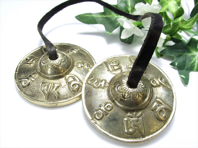 神聖な音色 動画あり チベット密教 ティンシャ マントラ 真言 直径約60mm-65mm 紐26cm-29cm ラマシンバル チベタンシンバル 瞑想 ヒーリング リラックス