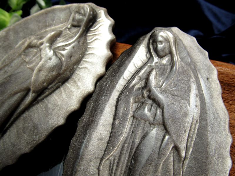 シルバーオブシディアン 聖母マリア彫り置物 1個売り 最大幅約9.5cm 神秘的で気品ある白銀シラー 古来からの強力な守護石 純粋なる母性愛の象徴 メキシコ産