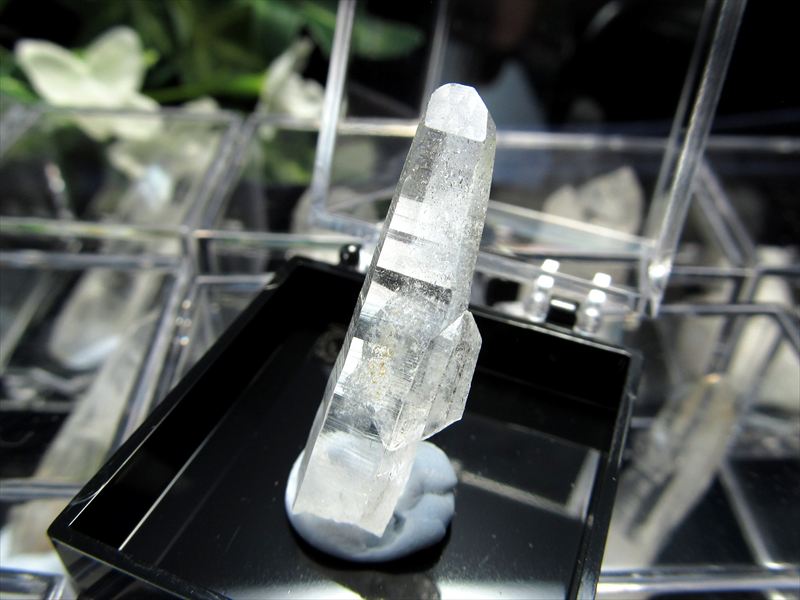 良質 宮崎水晶 板谷水晶 単結晶 Sサイズ 1個売り サイズ約3.5cm×3.5cmのケース入り ポジティブなエネルギーを引き寄せる 宮崎県 西米良村板谷産