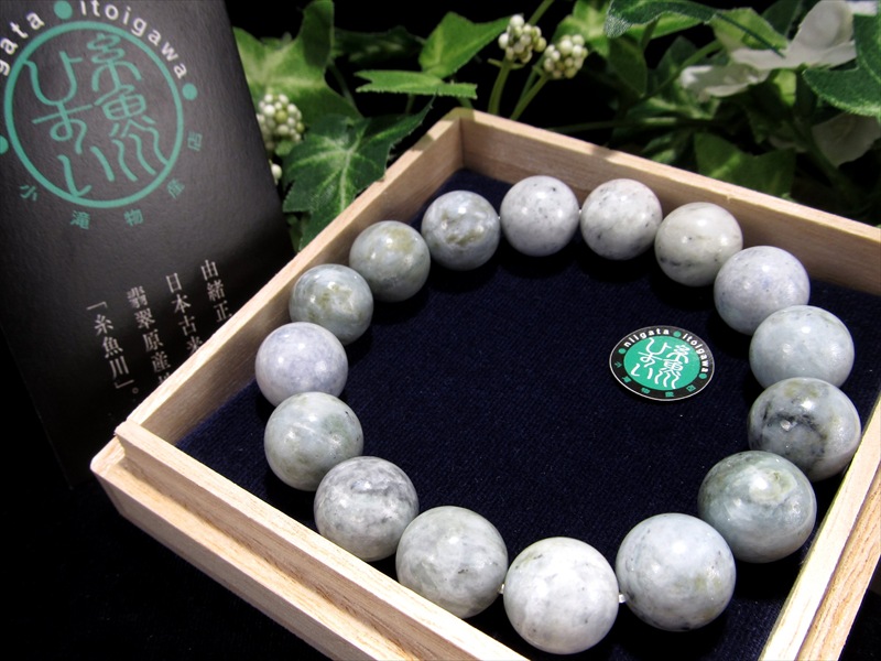 店頭展示中 希少なブルーラベンダーカラー 極上品質 大珠 糸魚川 青翡翠 硬玉 ブレスレット 約13mm-13.5mm×16珠 世界最古の翡翠 糸魚川翡翠 日本の国石