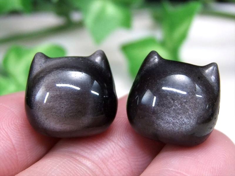 シルバーオブシディアン 猫型 ビーズ 1粒売り 約15mm×15.5mm 通し穴 横 の直径約1.5mm ハンドメイド ネコ アクセサリー クラフト 手芸 パワーストーン 天然石