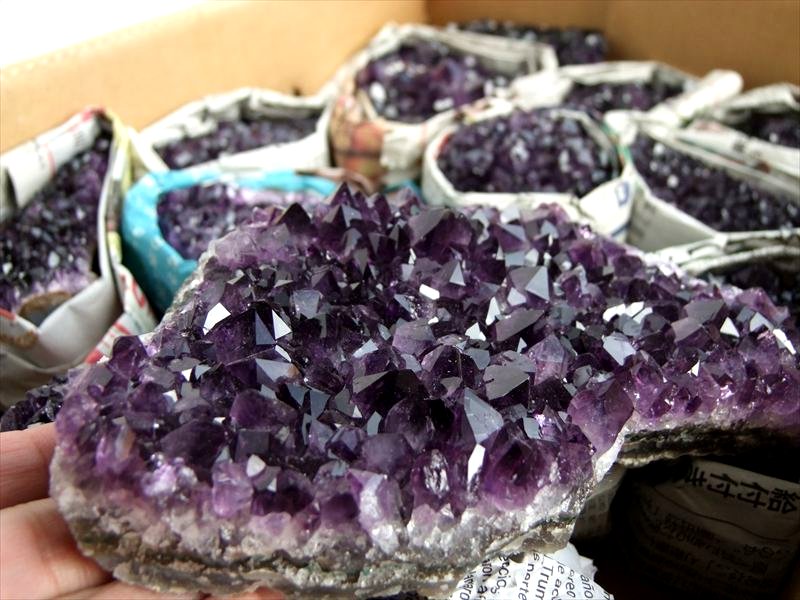 限定1箱 業者向け ウルグアイ産 5A アメジスト クラスター 箱詰め合わせ 平均約5940g箱詰め 15個入り 天然石 サイズ目安 幅約60mm-150mm ウルグアイ産