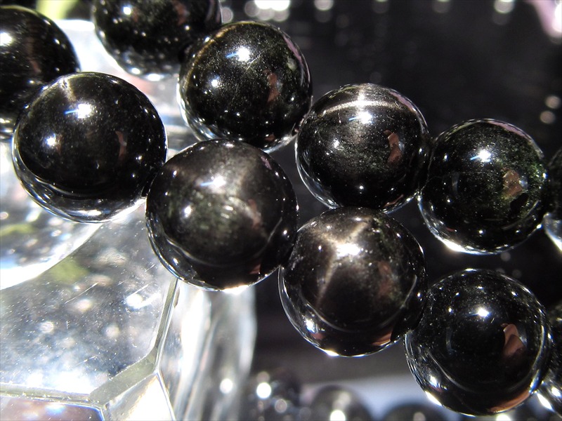 煌めくスター効果 スターダイオプサイト ブラックスター ブレスレット 約7mm×28珠前後 男女問わず人気 漆黒に輝く十字の光の星 インド産 パワーストーン