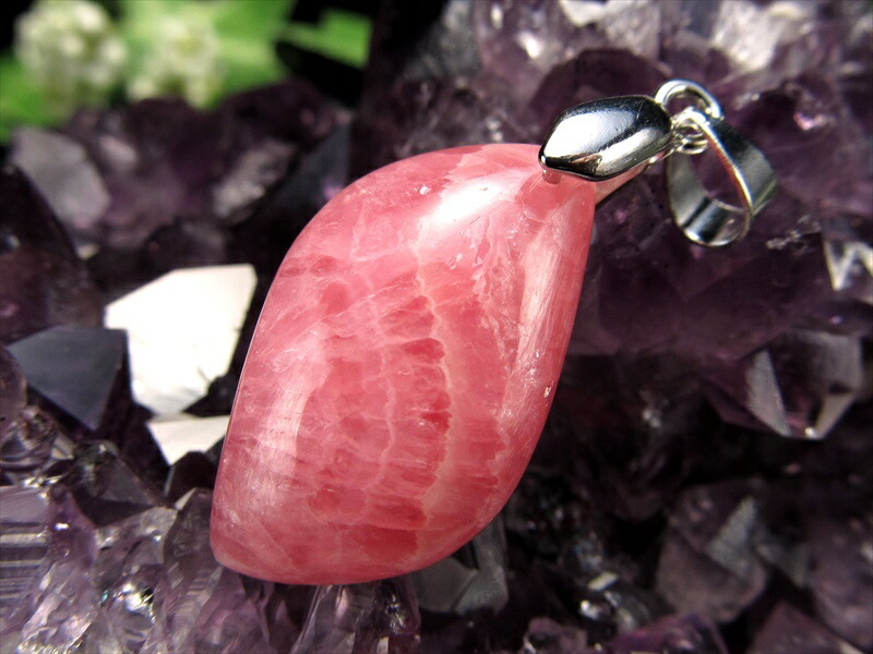3A+ インカローズ ペンダントトップ リーフ型 石サイズ縦約24mm 重さ約4.1g 艶やかな薔薇色の輝き 優雅な縞模様と光沢感が織り成す美しい表情