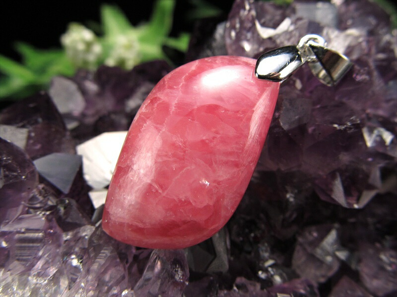 3A+ インカローズ ペンダントトップ リーフ型 石サイズ縦約26mm 重さ約5.9g 艶やかな薔薇色の輝き 優雅な縞模様と光沢感が織り成す美しい表情