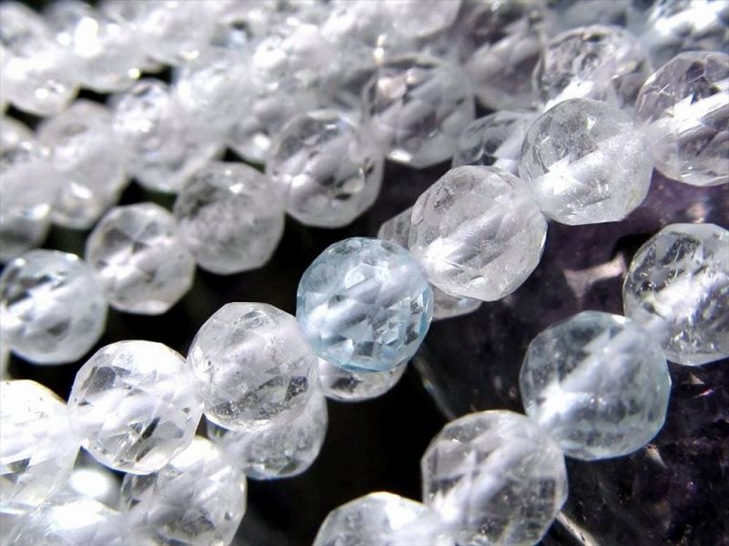 激安宣言 小サイズビーズ 約3mm前後 ナチュラルトパーズ キラキラ多面カット 一連 約37-39cm ほんのり淡い色合い 11月の誕生石 ネックレス・ピアスなどにも