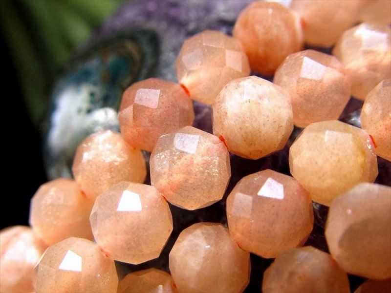 激安宣言 小サイズビーズ 約4mm前後 オレンジムーンストーン キラキラ多面カット 一連 約37-39cm 癒しの月光 輝くホワイトシラー 6月の誕生石