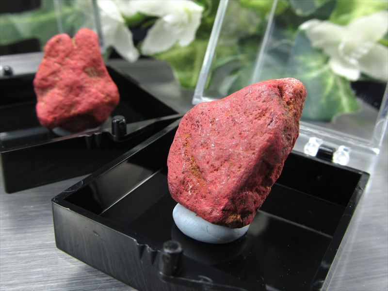 希少 国産原石 現品の2個 辰砂 原石 1個売り 約9.7g・約10.8g ルースケース付き 深紅の竜血 ドラゴンブラッド 朱砂 辰砂 シンシャ コレクターに大人気の原石