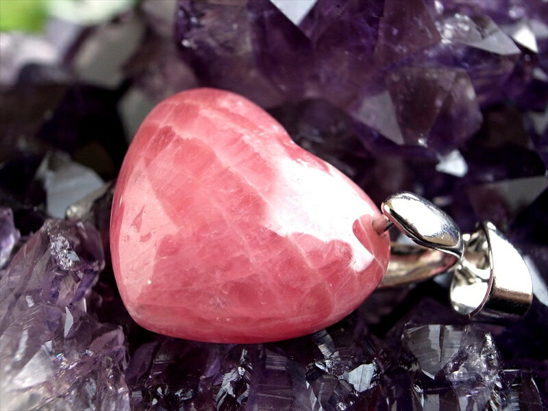 3A+ インカローズ ペンダントトップ ハート型 石サイズ縦約15mm 重さ約3.8g 艶やかな薔薇色の輝き 優雅な縞模様と光沢感が織り成す美しい表情