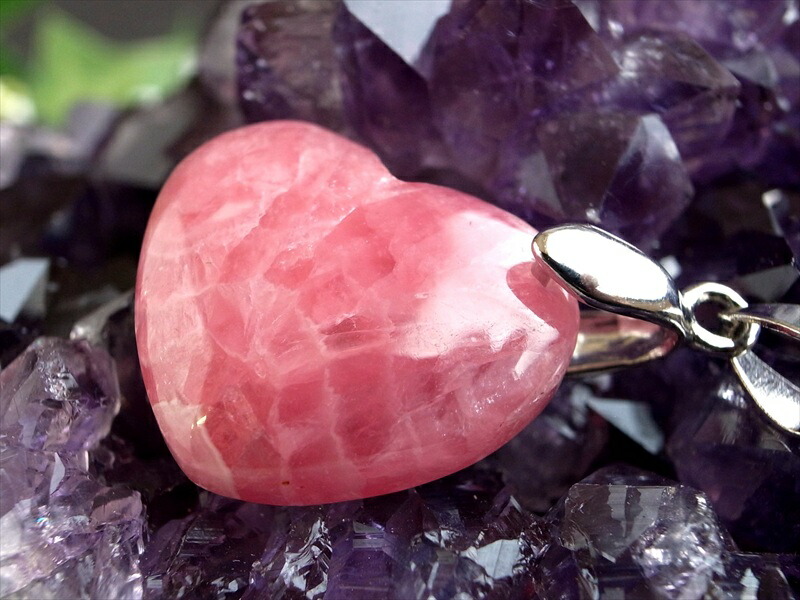 3A+ インカローズ ペンダントトップ ハート型 石サイズ縦約16mm 重さ約4.4g 艶やかな薔薇色の輝き 優雅な縞模様と光沢感が織り成す美しい表情