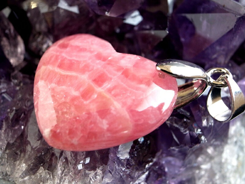 3A+ インカローズ ペンダントトップ ハート型 石サイズ縦約17mm 重さ約4.5g 艶やかな薔薇色の輝き 優雅な縞模様と光沢感が織り成す美しい表情