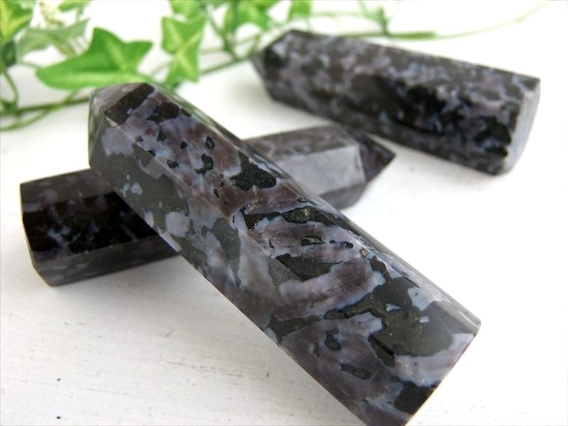 当店初入荷 インディゴガブロ 斑糲岩 はんれいがん ポイント置物 1個売り 重さ約100g-120g 魔法使いマーリンの石 マダガスカル産 パワーストーン 天然石