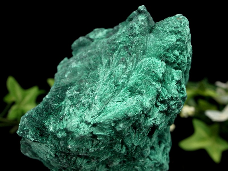 3A マラカイト 原石 専用木製台座付 高さ111mm 重さ388g 肉体と精神を癒す石 1点物 磨き無しの天然原石 孔雀石 コンゴ産 パワーストーン 天然石