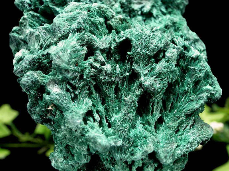 3A マラカイト 原石 専用木製台座付 高さ132mm 重さ453g 肉体と精神を癒す石 1点物 磨き無しの天然原石 孔雀石 コンゴ産 パワーストーン 天然石