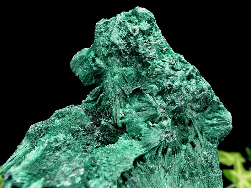 3A マラカイト 原石 専用木製台座付 高さ151mm 重さ488g 肉体と精神を癒す石 1点物 磨き無しの天然原石 孔雀石 コンゴ産 パワーストーン 天然石