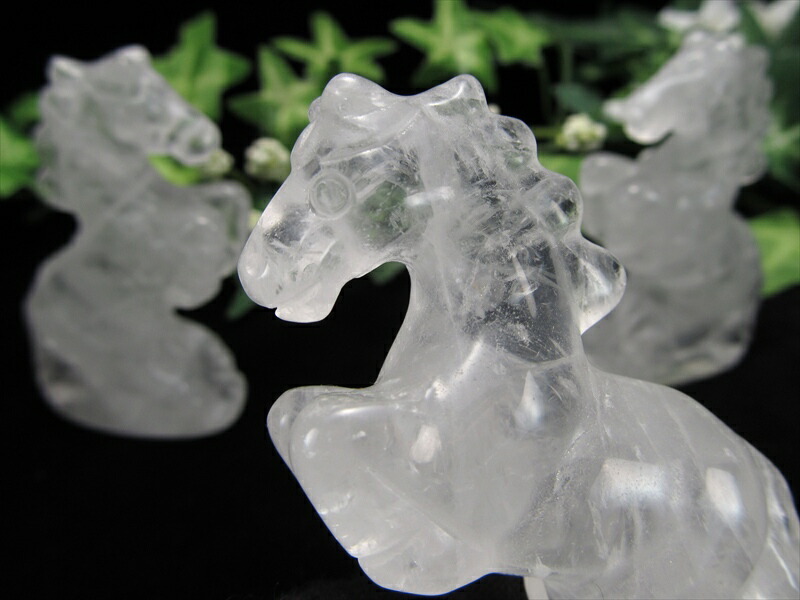 2026年の干支 水晶 馬 彫刻置物 1個売り 重さ約50g-60g前後 潜在能力を引き出す 縁起物 バランスを整える 馬モチーフのパワーストーン彫刻 パワーストーン