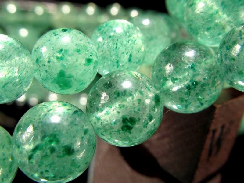フレッシュなグリーンカラー フックサイトインクォーツ ブレスレット 8.5mm-9mm×22珠前後 透明感あり 癒し、調和、心の安定 ブラジル産 パワーストーン