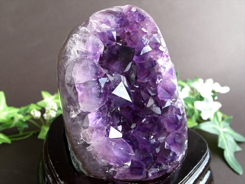 濃い紫 5A アメジスト クラスター スタンドタイプ 専用木製台座付 高さ132mm 重さ1082g 愛の守護石 紫水晶 1点物 ウルグアイ産 パワーストーン 天然石