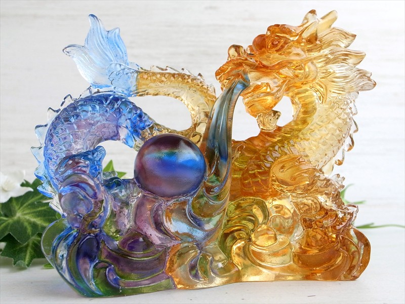 玉持ち龍神 瑠璃製 レインボーカラーの龍置物 横幅約140mm 重さ738g 大吉開運 1点物 インテリアやお部屋のアクセントに パワーストーン 天然石