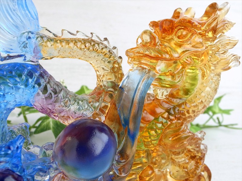 玉持ち龍神 瑠璃製 レインボーカラーの龍置物 横幅約140mm 重さ722g 大吉開運 1点物 インテリアやお部屋のアクセントに パワーストーン 天然石