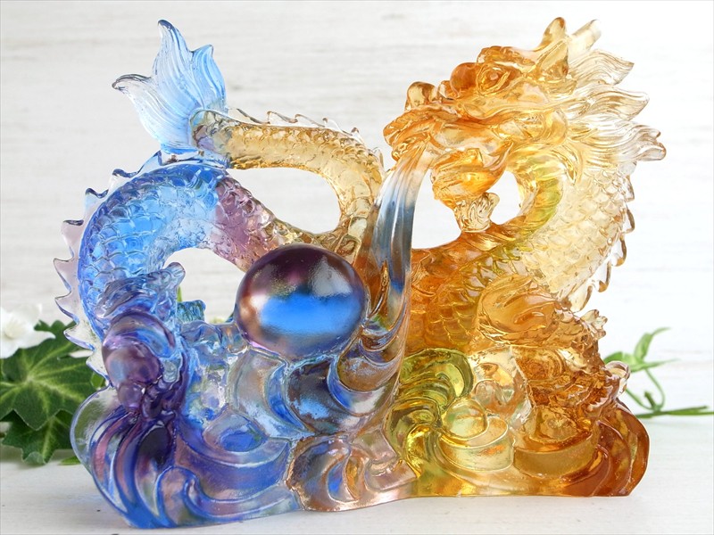 玉持ち龍神 瑠璃製 レインボーカラーの龍置物 横幅約140mm 重さ728g 大吉開運 1点物 インテリアやお部屋のアクセントに パワーストーン 天然石